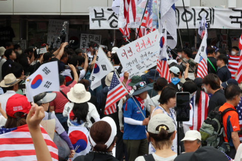 [속보] 잠실 개표소 '국조특위' 진입 막으며 경찰 폭행한 60대 구속 송치