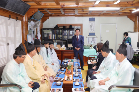 박권현 청도군수 취임식날 향교찾아  '목민관 자세 천명'