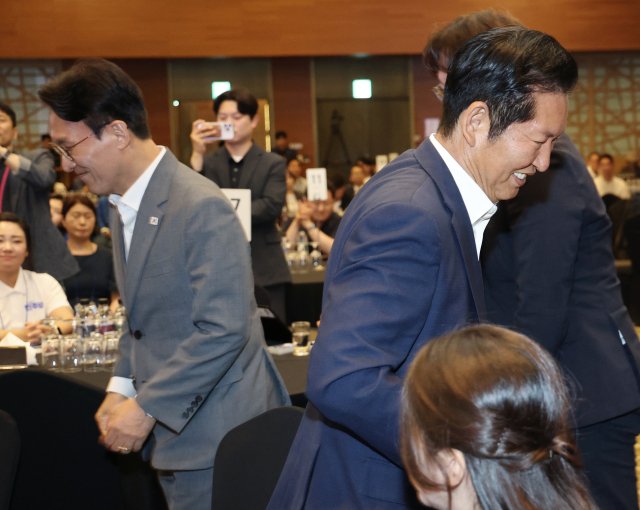 李·文 통합 외침에도, 여 당권주자들 주도권 잡기 싸움 치열