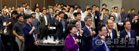 [포토뉴스] 매일신문 창간 80주년 기념 컨퍼런스 '위기 속 생존 전략, 이순신에 묻다' 열려