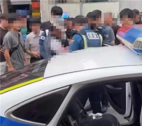 거제 흉기 난동 피의자 검거. 독자제공, 연합뉴스.
