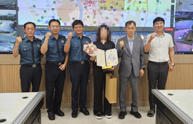 영주시 CCTV관제센터 관제 요원이 범인 검거에 기여한 공로를 인정 받아 영주경찰서장상을 수상했다. 영주시 제공