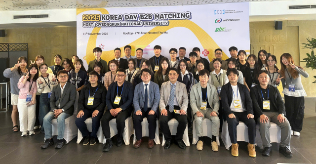 국립경국대 글로컬대학추진단의 지난 2023년부터 2025년까지 산학협력과 기업지원, 기술사업화 분야 실적을 분석한 결과 대부분의 핵심 지표가 상승했다. 지난해 열린 메디텍혁신시상식(MediTek Innovation Awards)에서 Excellent상 2건을 수상한 후 기념촬영을 하고 있다. 국립경국대 제공