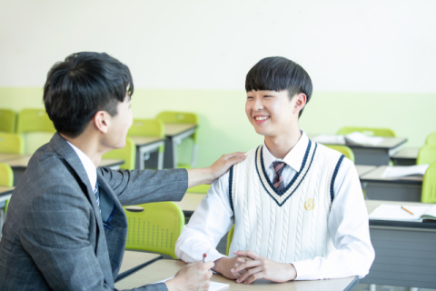 [4인4쌤의 리얼스쿨] 모두가 같은 교문을 향해 걸어갈 필요는 없다