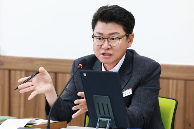 황이주 울진군수가 주말회의를 하고 있다. 울진군 제공