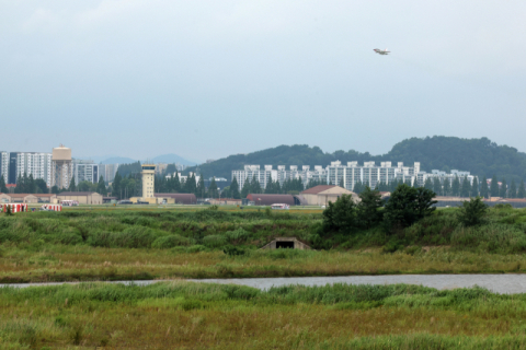 광주군공항은 '800조 반도체' 날개…TK신공항은 자금난에 발목