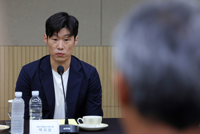 6일 서울 송파구 서울올림픽파크텔에서 열린 K-축구혁신위원회 출범식에서 공동위원장인 박지성 국제축구연맹 분과위 위원이 발언하고 있다. 연합뉴스