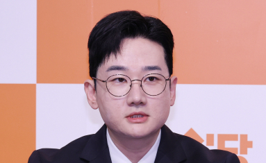 경찰, '음료 테러 자작극' 의혹 정이한에 구속영장 신청