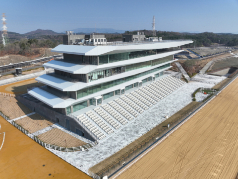 16년 만에 문 여는 '렛츠런파크 영천'…9월 개장 앞두고 모의경주 돌입
