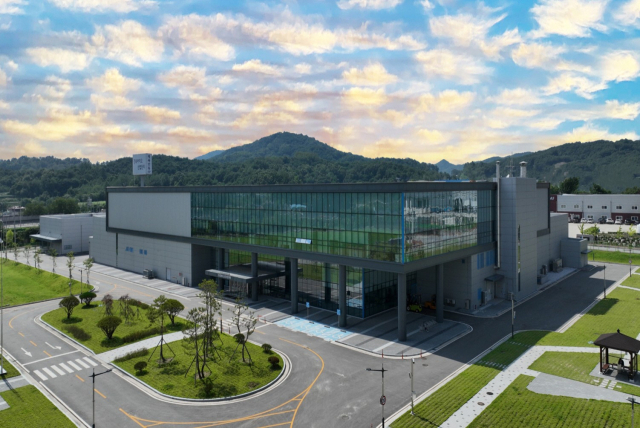 안동시가 산업부 공모에 선정돼 바이오기업 생산지원에 나선다. 사진은 안동 동물세포실증지원센터 모습. 안동시 제공