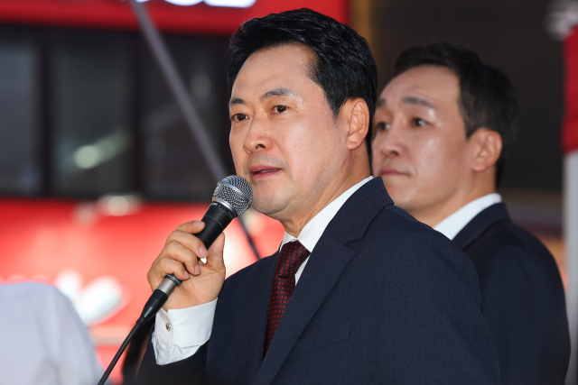 국민의힘 장동혁 대표가 8일 오후 인천 남동구 구월로데오광장에서 열린 인천 참정권수호 민주화운동 집회에 참석해 발언하고 있다. 연합뉴스