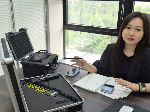 대구에서 탐정사무소를 운영하는 탐정법인 JBK 백지연 대표가 상담을 진행하고 있다.