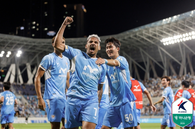 프로축구 K리그2 대구FC 단레이가 11일 대구 아이엠뱅크파크에서 열린 성남FC와의 경기에서 역전골을 넣고 기뻐하고 있다. K리그 제공