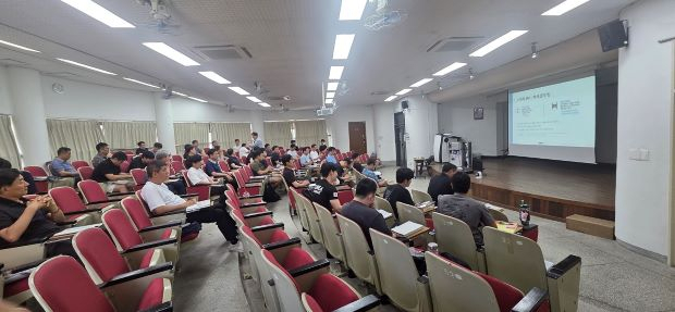국가보훈부 부산지방보훈청 제대군인지원센터가 신라대학교 평생교육원에서 진행 중인 제대군인 특수경비원 신임교육 전문위탁 과정의 교육훈련 현장을 모니터링하고 있다. [사진=부산지방보훈청]
