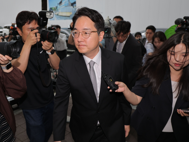 김건희 여사가 연루된 수사 무마 의혹을 받는 심우정 전 검찰총장이 10일 피의자 조사를 위해 경기 과천 2차 종합특검으로 출석하고 있다. 연합뉴스