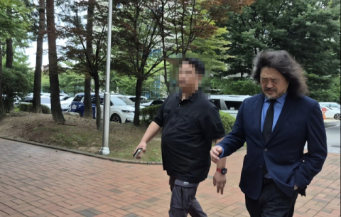 [현장] '메시 무브먼트'로 기자 따돌린 김어준