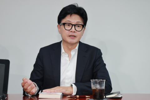 '한동훈 복당, 보수 재편 도움 안 된다' 57.2%…국힘 지지층도 부정 우세