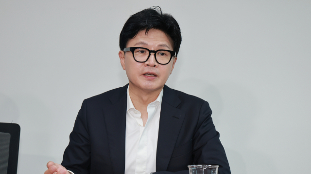 '한동훈 복당, 도움 안 된다' 57%…野 지지층 부정 우세
