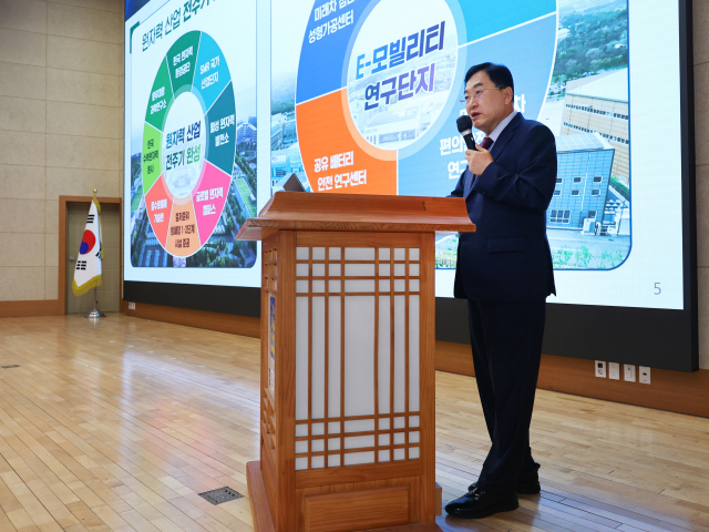 주낙영 경주시장이 15일 경주시청에서 민선 9기 첫 언론인 간담회에서 미래 경주를 이끌 성장전략과 4년간의 시정 비전을 시정 운영 방향을 설명하고 있다. 경주시 제공