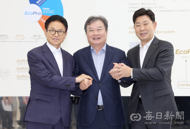 왼쪽부터 이철우 경북도지사, 이동채 에코프로 창업주, 박용선 포항시장이 15일 만남을 갖고 2차전지 전문 도시로의 도약을 위한 협력을 다시 확인했다. 경북도 제공