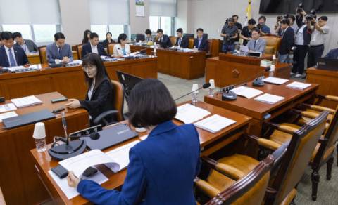 끝없는 종합 특검…與 단독 법사위, 특검 연장안 처리