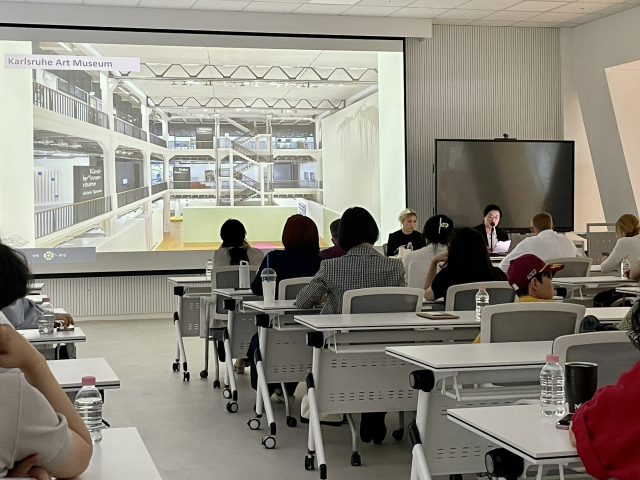 15일 대구미술관에서 독일 ​카를스루에시립미술관장 초청 특별강연이 열리고 있다. 이연정 기자