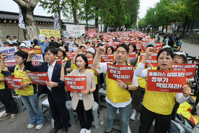 홈플러스, 기사회생?…MBK·메리츠 2천억 지원 합의