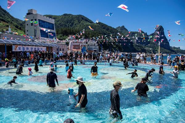 지난해 열린 울릉 오징어 축제. 경북도 제공.