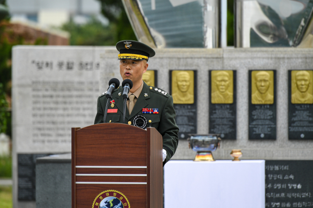 17일 오전 포항특정경비지역사령부 내 마린온 순직자 위령탑에서 
