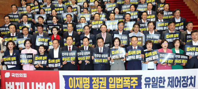 '한국형 상원' 법사위원장이 뭐길래?…국회 공전 상태