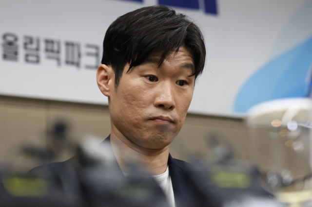 6일 서울 송파구 올림픽파크텔에서 열린 K-축구 혁신위원회 출범식에 공동위원장을 맡은 박지성 국제축구연맹 분과위원회 위원이 참석해 있다. 연합뉴스