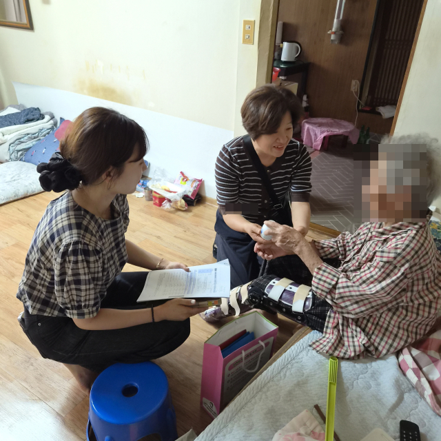 경북 봉화군이 병원을 퇴원한 노인과 장애인의 
