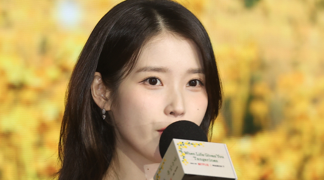 내가 중국 국적?…아이유, 악플러 잡으러 美법원에