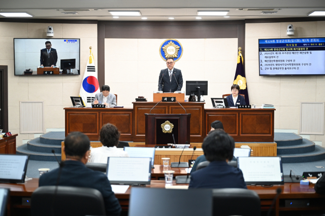 박재홍 의장이 임시회 개회를 선언하고 있다.