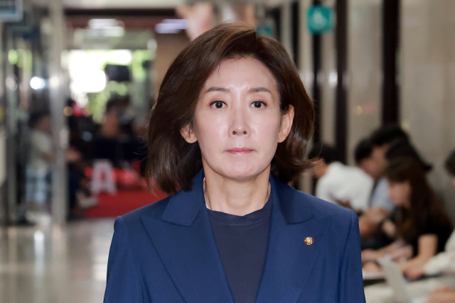 국민의힘 나경원 의원이 13일 국회에서 열린 국민의힘 정점식 원내대표와 4·5선 의원 간 간담회에 참석하고 있다. 연합뉴스