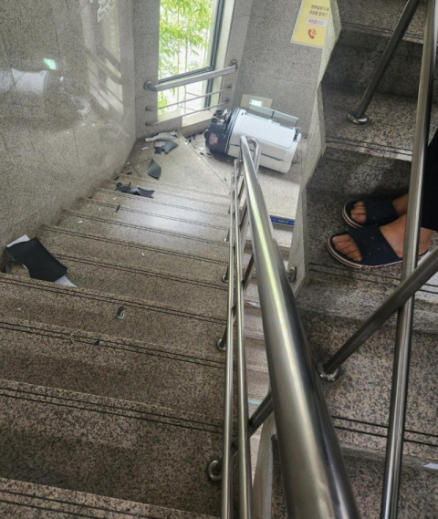 '1호 로봇 주무관 추락' 경험한 구미시, 삼성을 품었다