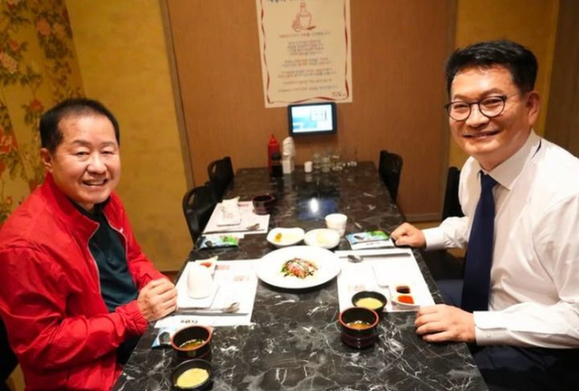 송영길 더불어민주당 당대표 후보(오른쪽)와 홍준표 전 대구시장(왼쪽)이 지난 21일 오찬을 했다고 밝혔다. 송영길 페이스북 캡처.