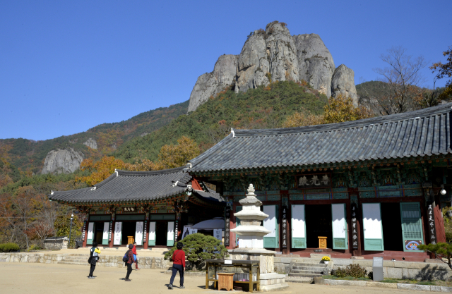주왕산국립공원을 포함한 청송군 전역이 2017년 5월 1일 유네스코 세계지질공원에 등재됐다. 주왕산의 모습. 청송군 제공