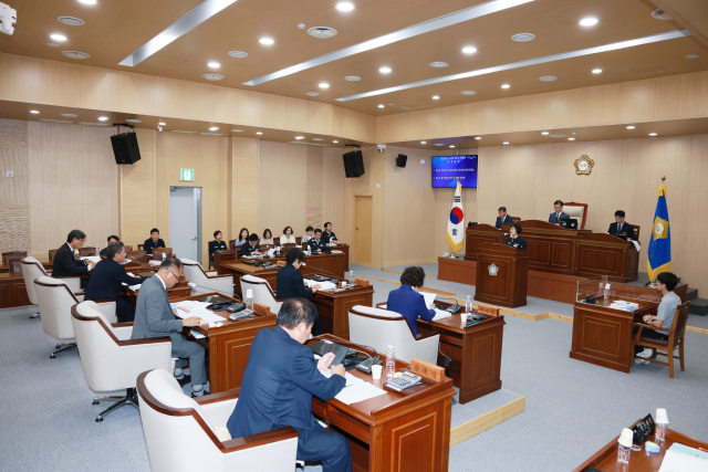 지난 21일 청송군의회는 제5차 본회의를 끝으로 8일간의 진행된 제289회 임시회를 폐회했다. 청송군의회 제공