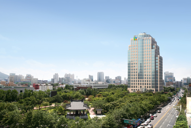 우리들병원은 2007년 개원 이래 디스크 질환, 척추관 협착증 등의 퇴행성 척추 질환을 비수술 치료 및 다양한 내시경 기술로 성공적으로 치료해 왔다. 우리들병원 제공