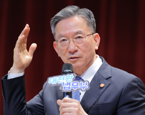 정성호 법무부 장관, 이재명 대통령에 사의 표명…李는 만류