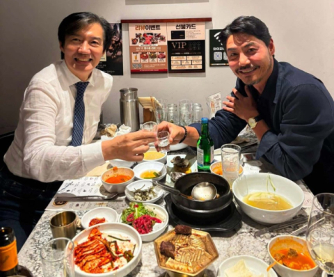 조국, 와인 마시다 소주 인증샷 논란에 