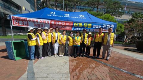 동구 돌봄봉사단, 동구청 앞에서 두 번째 생수 무료 나눔 