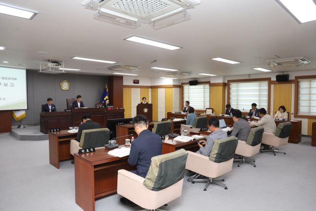 청도군의회 제318회 임시회 제6차 본회의 장면. 청도군의회 제공