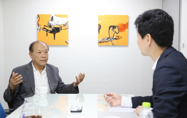 황우여 전 새누리당 대표가 27일 자신이 대표변호사로 있는 서울 서초구 소재 한 법무법인 사무실에서 매일신문과 인터뷰하고 있다. 이무성 객원기자