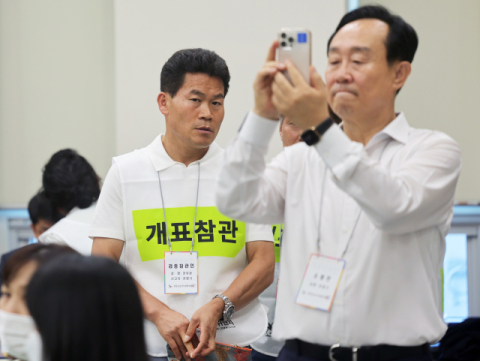 전한길도 참관한 통영시장 재검표…44표→38표, 당선 결과는 그대로