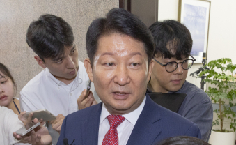 '정점식 멱살' 권영진, 자진 탈당 않고 '버티기' 돌입
