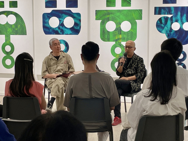 경주 플레이스씨에서 안상수(왼쪽) 작가와 최정우 미학자가 함께 하는 