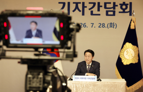 '李 연임 개헌' 논란 후폭풍 거세다…張, 