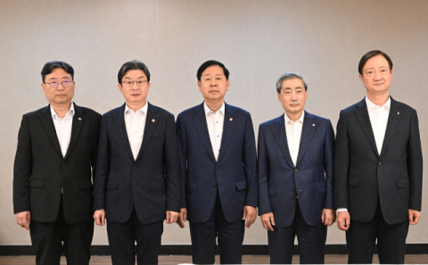 당국 